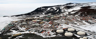 Illustration for article titled Shortage of icebreaker ships could lose us the race to explore the Antarctic